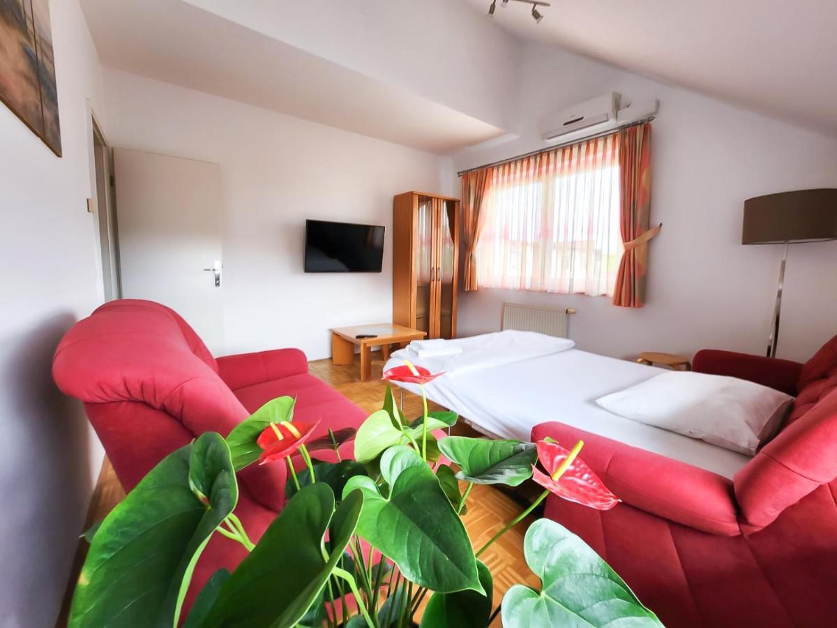 Guest House Mlada Lipa Marburgo Esterno foto