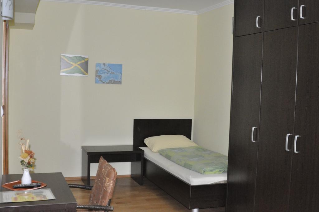Guest House Mlada Lipa Marburgo Esterno foto