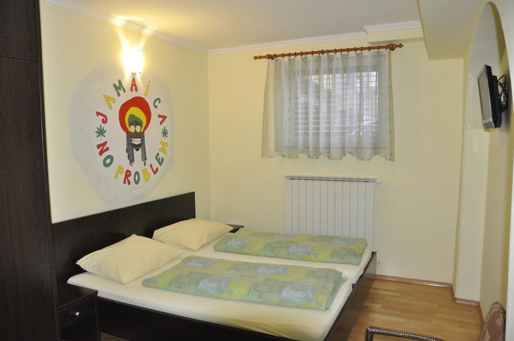 Guest House Mlada Lipa Marburgo Esterno foto