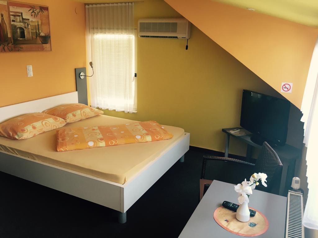 Guest House Mlada Lipa Marburgo Esterno foto